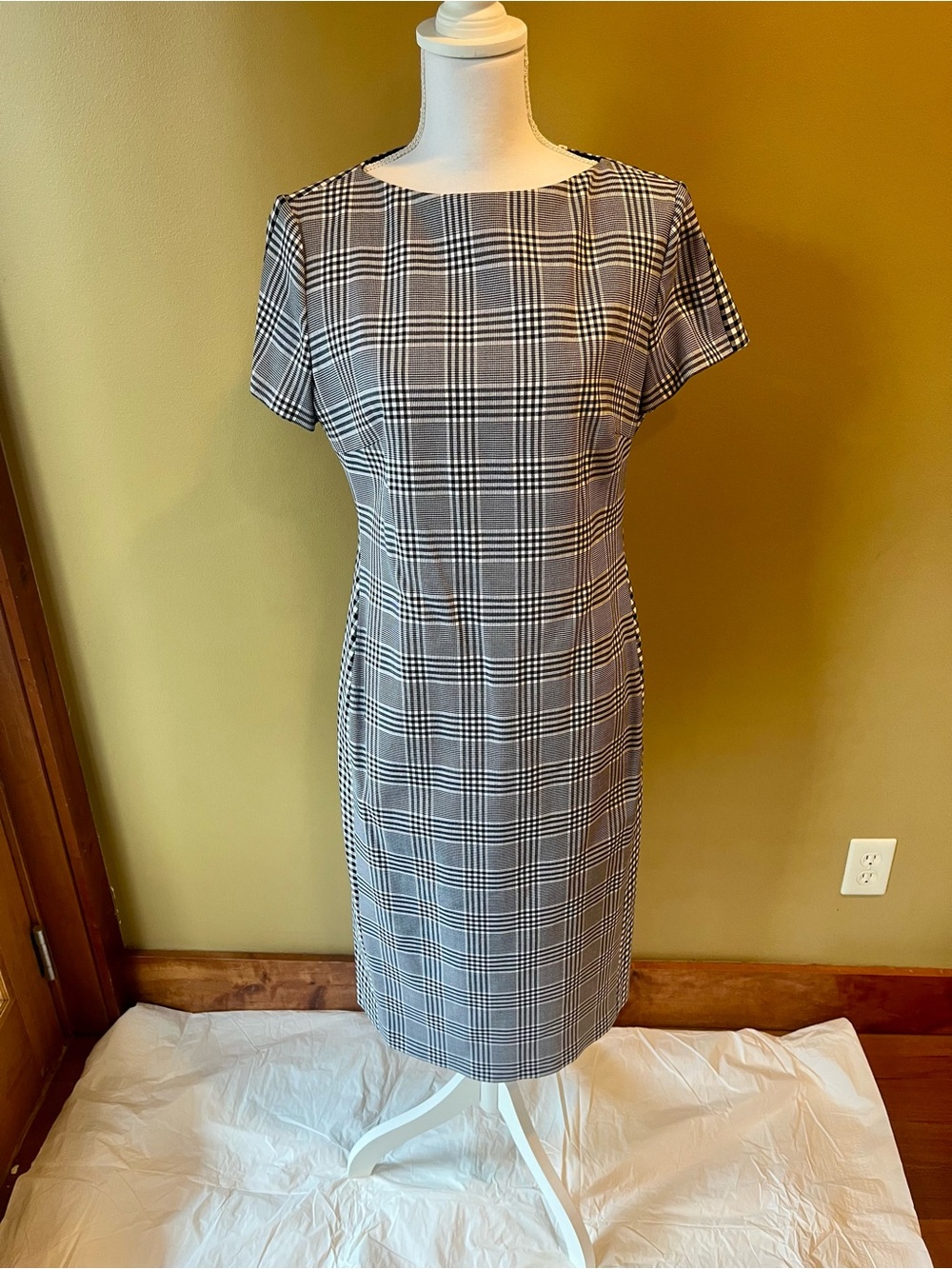 BOSS Classic Black & White Plaid Sheath Dress
